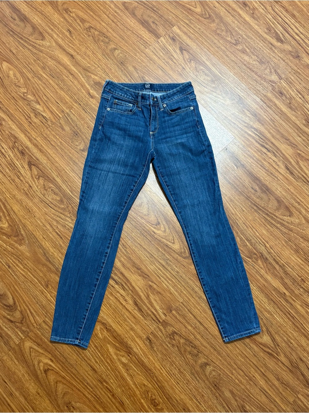 GAP Women’s Denim Jeans Medium Wash Skinny Jeans Mid-Rise - Size 27 Regular